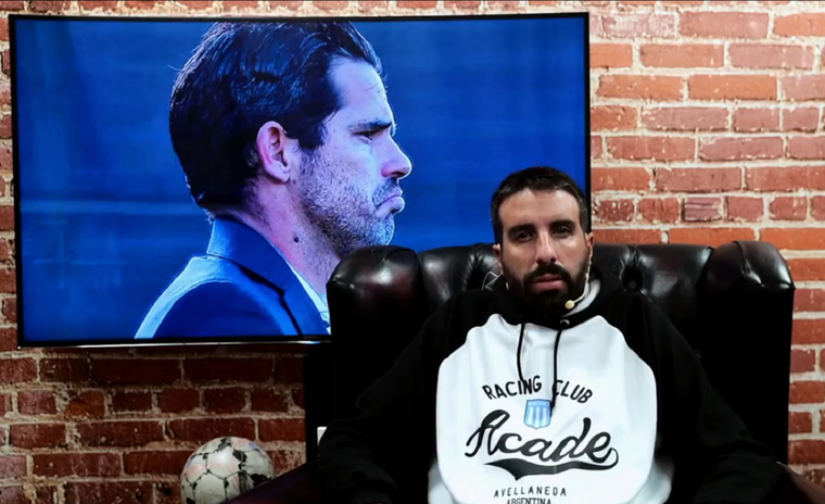 El periodista le pegó al DT de Racing.