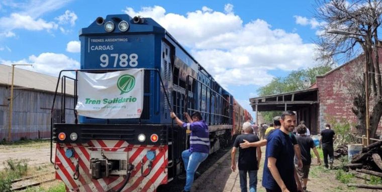 En medio de la emergencia por las inundaciones, Tucumán recibió donaciones a través del Tren Solidario que arribó a San Miguel este jueves.