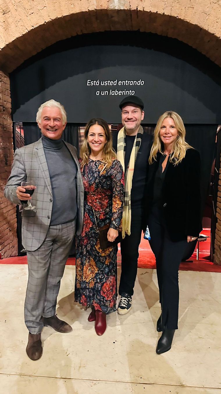 El cónsul de España en Cuyo Ramón Blecua Casas, Dolores García Barrena, Federico Croce y Marcela Terranova. El cónsul de España en Cuyo Ramón Blecua Casas, Dolores García Barrena, Federico Croce y Marcela Terranova.