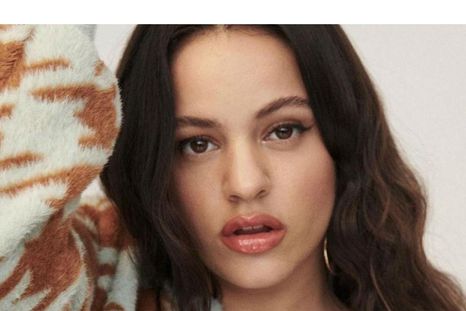 Rosalía sorprendió en la Semana de la Moda. Rosalía sorprendió en la Semana de la Moda.