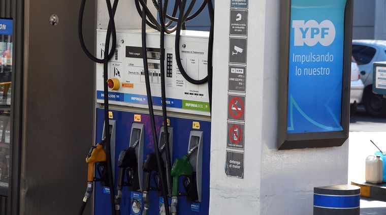 YPF anunció un aumento de 4,5% a partir de las 0 del sábado Foto: ALF PONCE MERCADO / MDZ
