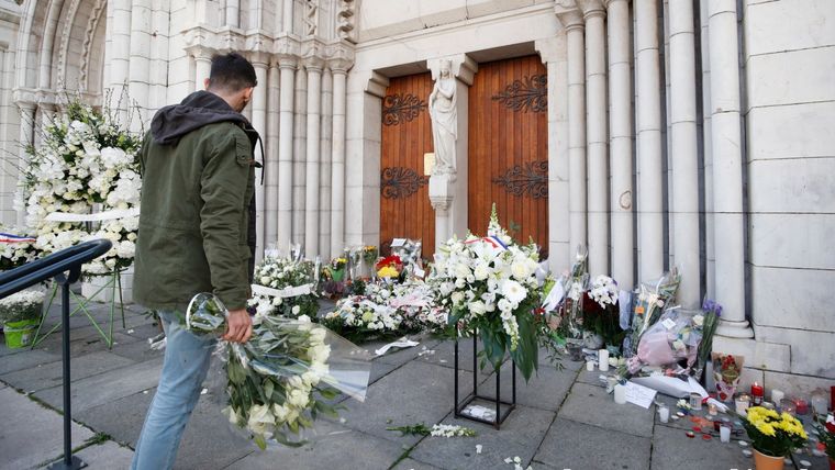 El ataque en la basílica de Niza dejó tres personas muertas