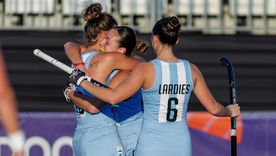 La mendocina Sol Guignet acaba de marcar el segundo tanto de las Leoncitas en el debut ante Uruguay en hockey femenino.