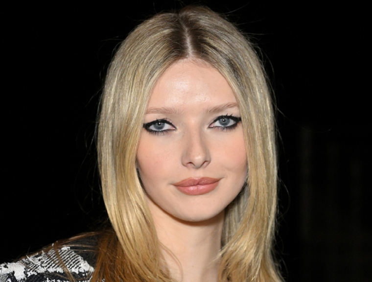 La hija de Chris Martin y Gwynet Paltrow deslumbra en el desfile de Chanel Apple Martin Foto: Getty Images