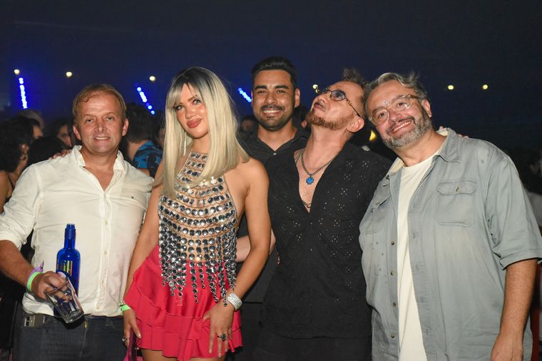 Marcelo, Shirley, Lucas, Ale y Gerardo. Marcelo, Shirley, Lucas, Ale y Gerardo.