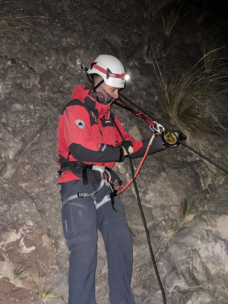 Los excursionistas fueron rescatados y atendidos por miembros de la Patrulla de Rescate. Los excursionistas fueron rescatados y atendidos por miembros de la Patrulla de Rescate.