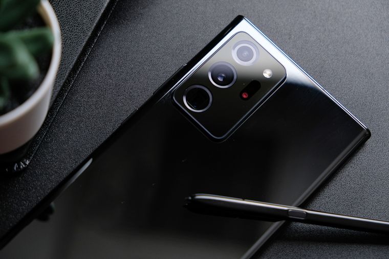 Cinco años de actualización consolidaron al Galaxy Note 20 como un teléfono de referencia en su época. Cinco años de actualización consolidaron al Galaxy Note 20 como un teléfono de referencia en su época.