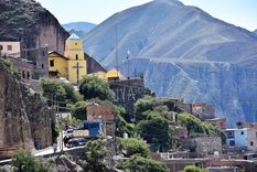 Iruya es un pueblo salteño construido entre montañas y quebradas a más de 2.700 metros de altura.