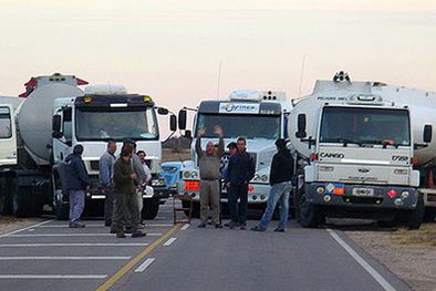 MDZol | Los camioneros realizan una fuerte protesta en Uspallata. Foto: Agencias