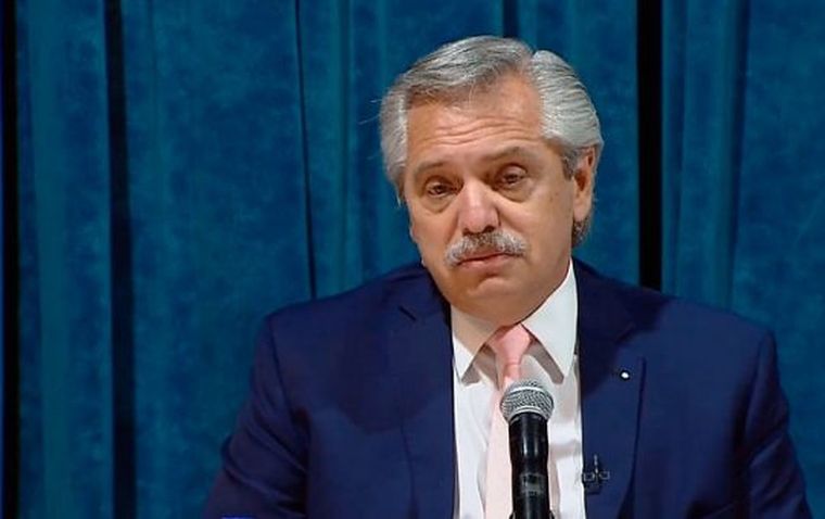 Alberto Fernández cometió un error numérico al hablar de los planes sociales.