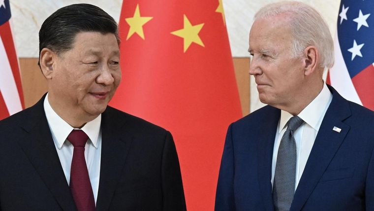 Xi Jinping, presidente de China, junto a Joe Biden, presidente de los Estados Unidos Foto: Telam