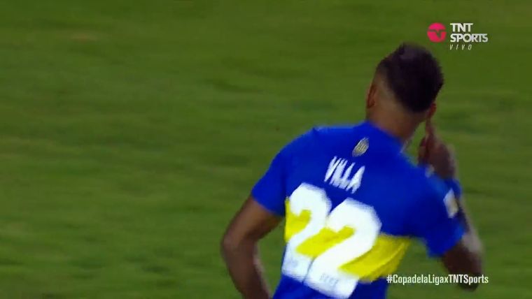 Villa le contestó a la hinchada de Racing en la tanda de penales que le dio la clasificación a Boca.