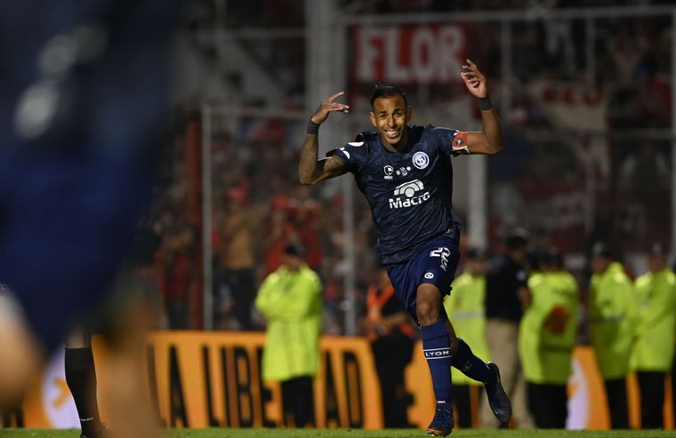 En medio de un mercado sin refuerzos y con urgencias ofensivas, una voz pesada de Boca puso el nombre propio de Sebastián Villa sobre la mesa.