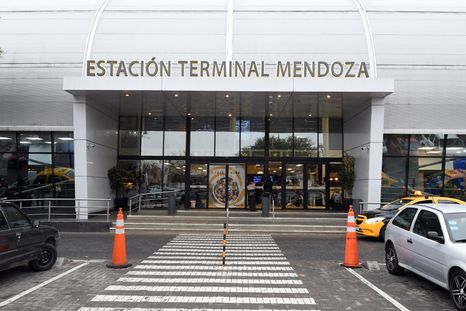 La mujer fue hallada en la Terminal de Ómnibus de Guaymallén. Foto: ALF PONCE MERCADO / MDZ