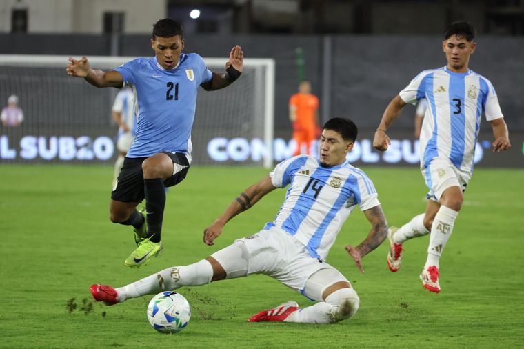 Argentina venció a Uruguay en Caracas. Foto: EFE