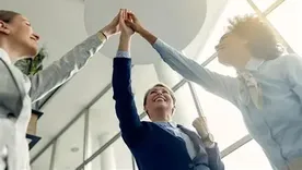 Empiezan a consolidarse algunas tendencias claras sobre el tipo de liderazgo que demandan las organizaciones actuales. Empiezan a consolidarse algunas tendencias claras sobre el tipo de liderazgo que demandan las organizaciones actuales.