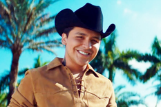 Christian Nodal tuvo un rotundo cambio de look luego de la lluvia de tatuajes que se realizó.