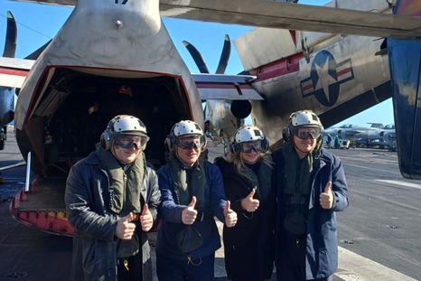 El Presidente de la Nación, Javier Milei; junto al Embajador de los Estados Unidos en Argentina, Peter Lamelas; el Ministro de Defensa, Teniente General Carlos Alberto Presti; el Jefe del Estado Mayor Conjunto de las Fuerzas Armadas, Almirante Marcelo Alejandro Dalle Nogare; y el Jefe del Estado Mayor General de la Armada, Almirante Juan Carlos Romay, estuvieron a bordo del portaaviones USS “Nimitz”, en el marco del ejercicio Passex 2026. El Presidente de la Nación, Javier Milei; junto al Embajador de los Estados Unidos en Argentina, Peter Lamelas; el Ministro de Defensa, Teniente General Carlos Alberto Presti; el Jefe del Estado Mayor Conjunto de las Fuerzas Armadas, Almirante Marcelo Alejandro Dalle Nogare; y el Jefe del Estado Mayor General de la Armada, Almirante Juan Carlos Romay, estuvieron a bordo del portaaviones USS “Nimitz”, en el marco del ejercicio Passex 2026.