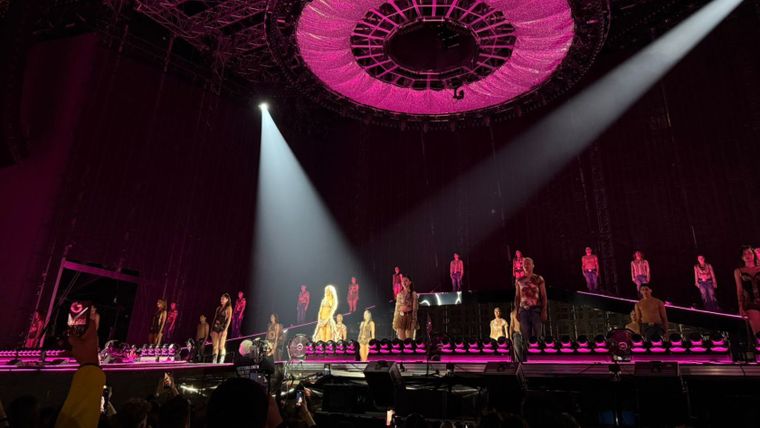 Tini realizó un gran show en Buenos Aires. 