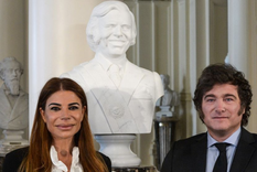 Zulema Menem; Javier Milei y el busto de Carlos Menem.&nbsp;