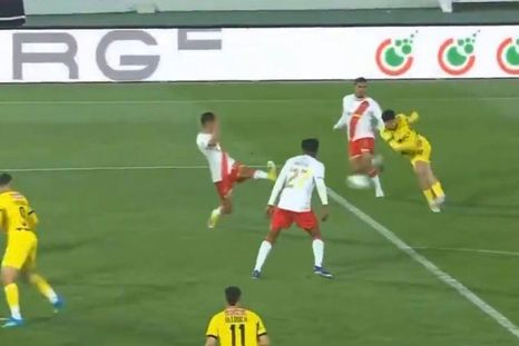 De la liga de Marruecos salió el posible gol del año. De la liga de Marruecos salió el posible gol del año.