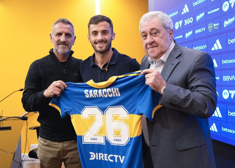 Sarachi junto a Ameal y Cascini, con el dorsal 10. Foto: Noticias Argentinas