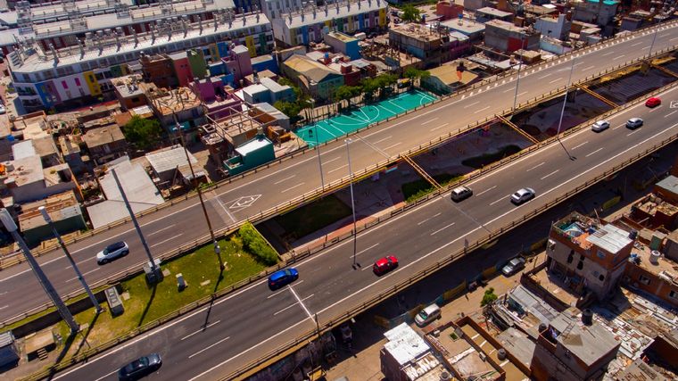 El corte de la autopista Illia iniciará a las 22:00 de este lunes y se extenderá hasta las 5:00 del martes. 