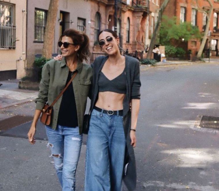 Revisamos el último look de Juliana Awada con un par de jeans infaltables Foto: Instagram