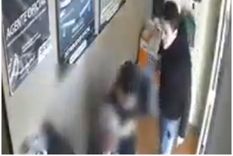 El robo ocurrió en un local dedicado a la venta de maquinarias y equipos de automatización de portones. Foto: Captura de video El robo ocurrió en un local dedicado a la venta de maquinarias y equipos de automatización de portones. Foto: Captura de video