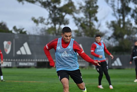 El picante cruce de Juanfer Quintero con un periodista de River tras la derrota en el Superclásico. El picante cruce de Juanfer Quintero con un periodista de River tras la derrota en el Superclásico.