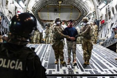 MDZol | El Tribunal Supremo de EE.UU. paralizó en la madrugada del sábado la deportación a El Salvador de un grupo de venezolanos. Foto: BBC