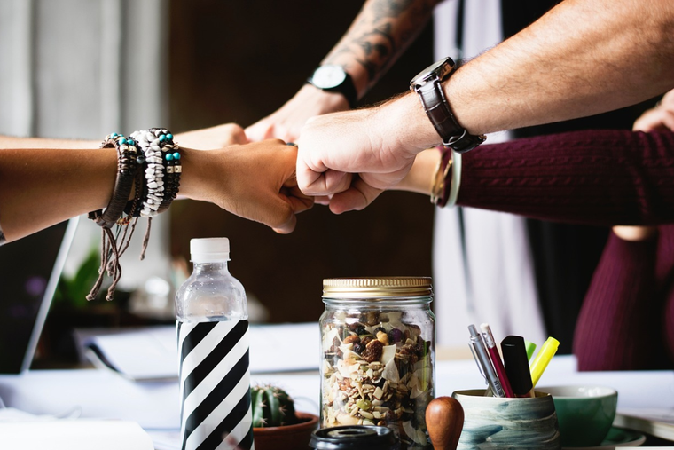 Hay signos compatibles en el amor y otros en la amistad, ¿ya chequeaste tus compatibilidades? Foto: Pixabay - pixabay.com