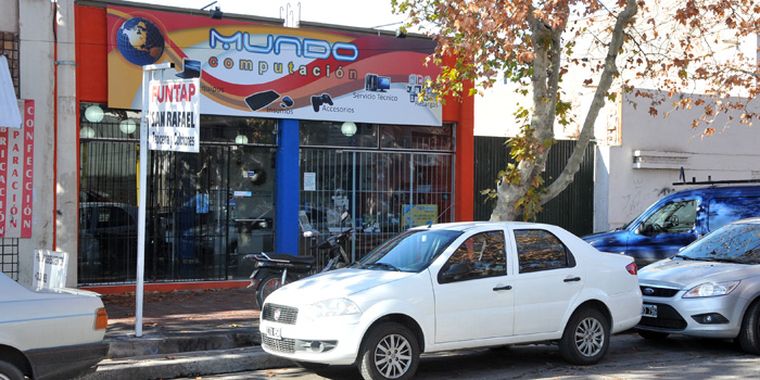 El negocio que sufrió el atraco, en pleno centro. Foto: Mediamza.com