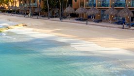 El Tamarijn Aruba, el lujoso hotel en el que habría vacacionado el jefe de Gabinete. El Tamarijn Aruba, el lujoso hotel en el que habría vacacionado el jefe de Gabinete.