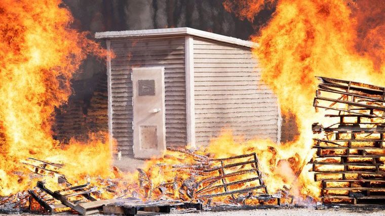 Fort afirma que el búnker puede soportar llamas y temperaturas de hasta 2.000 °F (más de 1.000 °C) durante tres horas.