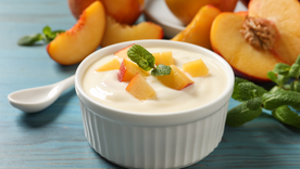 Esta receta de yogur con duraznos es muy popular como desayuno saludable. Esta receta de yogur con duraznos es muy popular como desayuno saludable.
