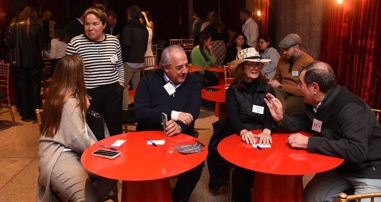 Charlas distendidas en la previa. Charlas distendidas en la previa. 