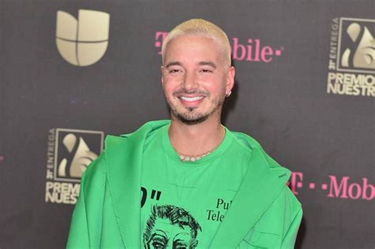 J Balvin recibió una lluvia de críticas por realizar un concierto privado en Qatar.