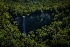 Esta cascada se esconde en la selva misionera. Foto: http://adelvalleturismo.com.ar/