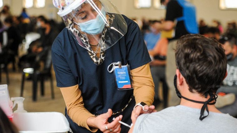 Comienzan a distribuirse las vacunas de Moderna para adolescentes con comorbilidades