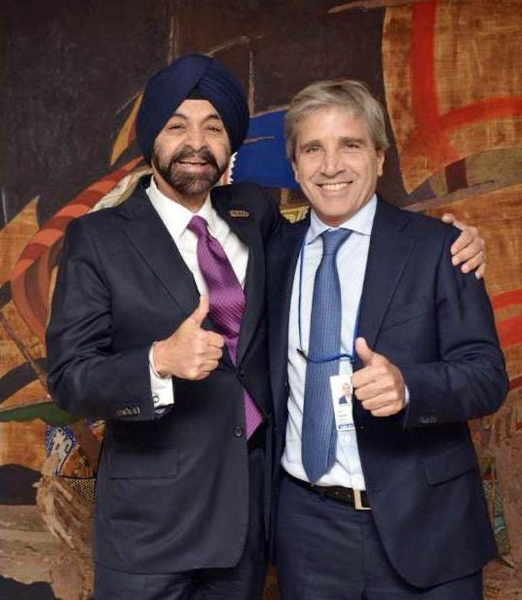 El presidente del Banco Mundial, Ajay Banga, y el ministro de Economía, Luis Caputo.