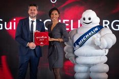 El ministro de Turismo y deportes, Matías Lammens, junto a la directora de Comunicaciones de la Guía Michelin, Elisabeth Boucher-Anselm y el infaltable muñeco Michelin, ícono de la centenaria compañía Foto: Gentileza Michelin