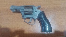 El revólver que secuestraron al sospechoso del asalto y ataque contra familiares de una víctima en Lavalle. El revólver que secuestraron al sospechoso del asalto y ataque contra familiares de una víctima en Lavalle.