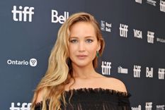 Foto: https://woman.elperiodico.com/celebrities/looks/jennifer-lawrence-vuelve-alfombra-roja-uniendo-transparencias-corte-romantico