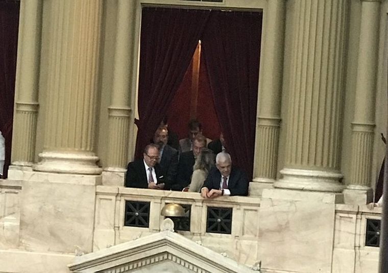 Manzano y Vila El palco donde estuvieron Vila, Manzano y Malena Galmarini