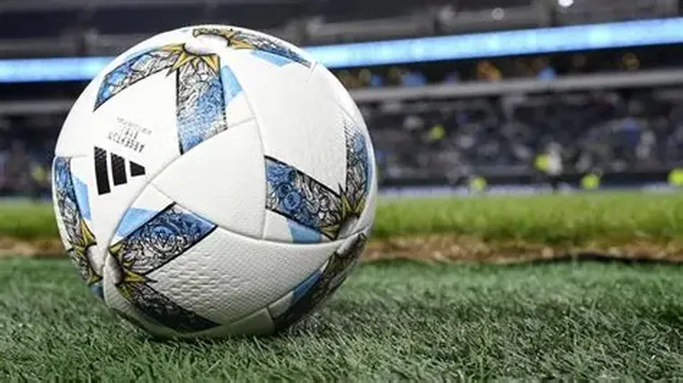 Durante décadas el fútbol conservó algo que lo volvía masivo: cualquiera podía sentirse parte. Durante décadas el fútbol conservó algo que lo volvía masivo: cualquiera podía sentirse parte.