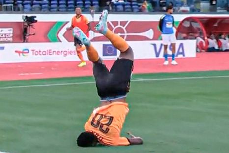 Patson Daka marcó el empate agónico de Zambia, pero el festejo no salió del todo bien. Patson Daka marcó el empate agónico de Zambia, pero el festejo no salió del todo bien.