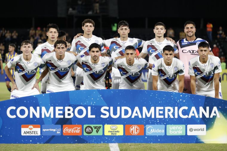 Godoy Cruz genera ingresos extraordinarios gracias a su buen desempeño en la Sudamericana. Foto: EFE