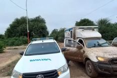El vehículo se había quedado estancado debido a las malas condiciones climáticas Foto: TLS Diario El vehículo se había quedado estancado debido a las malas condiciones climáticas Foto: TLS Diario