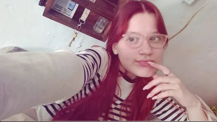 La joven era buscada en La Plata desde el viernes. Fue atropellada tras bajar del colectivo. Cámaras registraron el momento que el conductor de una camioneta la atropelló.